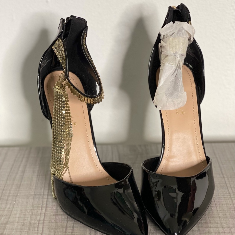 Black size9 with gold dangles